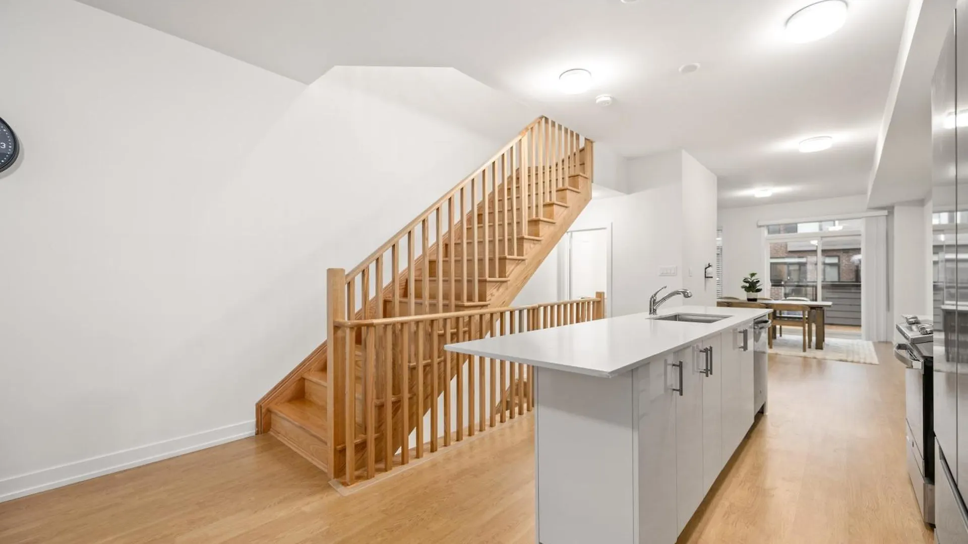 Guest house Private Room M A P L E With Attached Full Bathroom In Toronto, On, Canada Canada