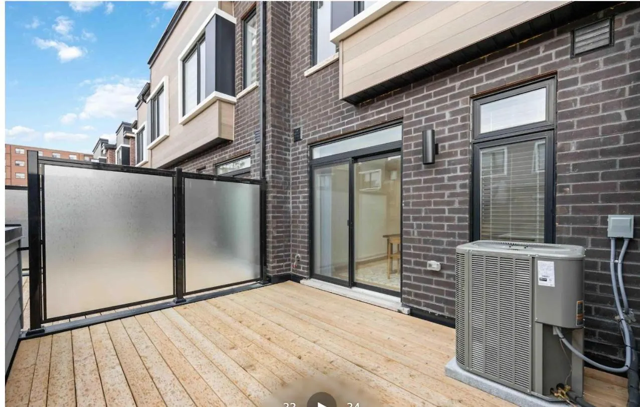 Private Room M A P L E With Attached Full Bathroom In Toronto, On, Canada Toronto